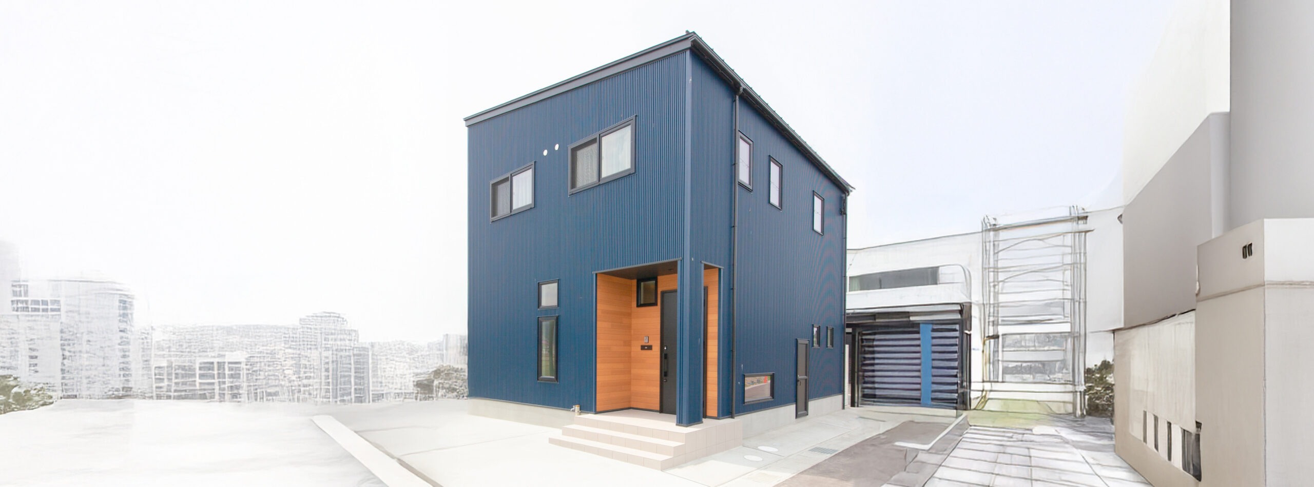 青い外壁にオレンジのポーチが素敵な日当たり良好のお家