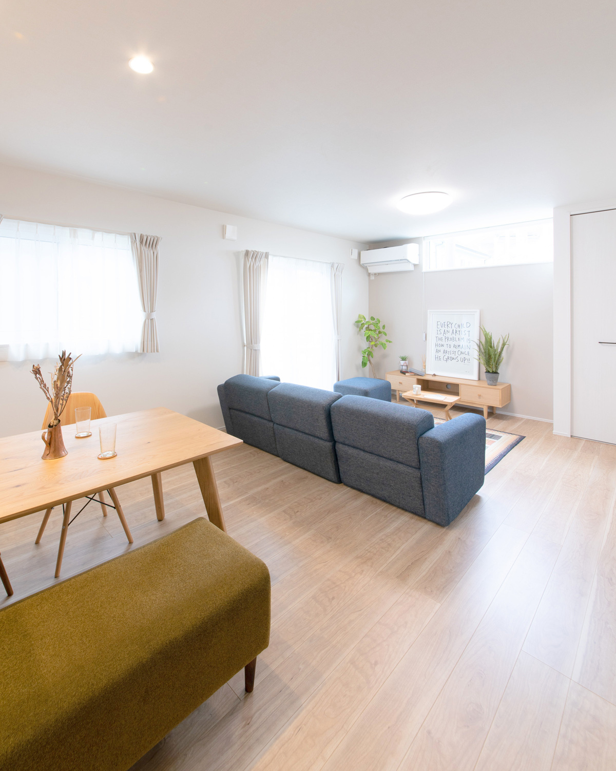 広々リビングに使いやすい水周りと収納をそなえたお家