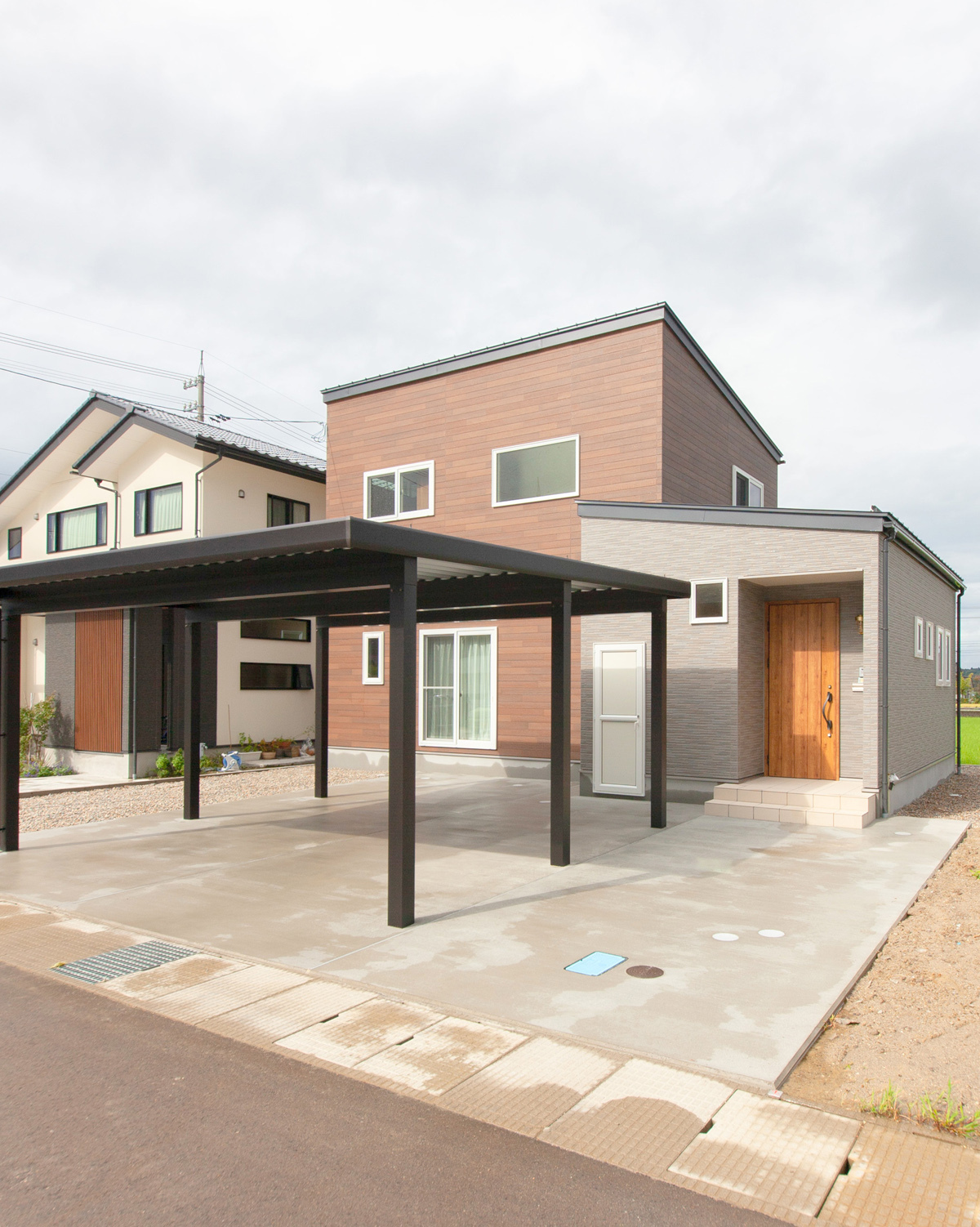 素敵なストリップ階段の機能的なお家