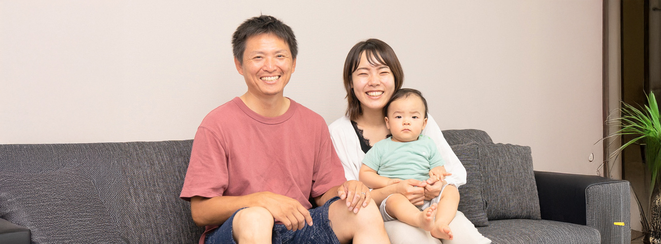 ダークトーンにこだわった内装とガルバリウム外壁の家