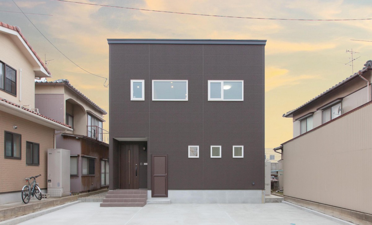 家族が心寛ぐ暮らしと光熱費の節約を同時に叶える高性能な住まい