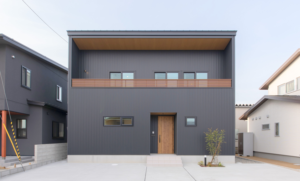 景色が見渡せる2Fリビングとバルコニーがあるお家