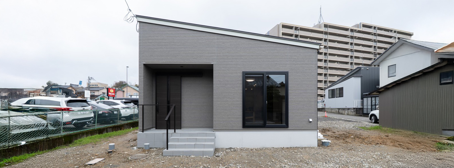 自然とキッチンに家族が集まる平屋の家