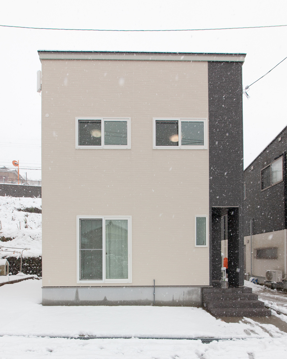 ホワイトベースのシンプルかつスタイリッシュな26坪のお家